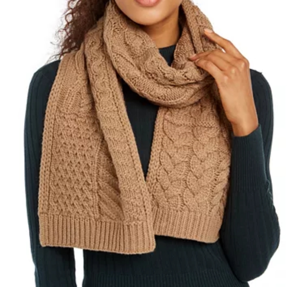 Michael Kors
Patchwork Cable-Knit Muffler Scarf
